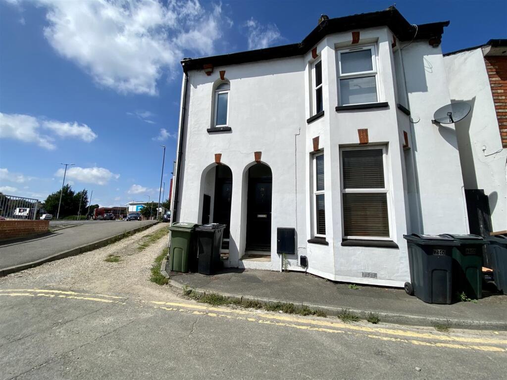 2 bed 1st Floor Flat for rent in Ashford. From Martins Estates - Ashford