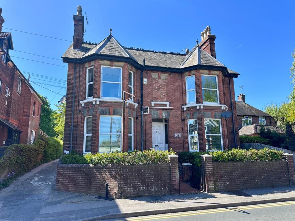 1 bed 1st Floor Flat for rent in Ashford. From Martins Estates - Ashford