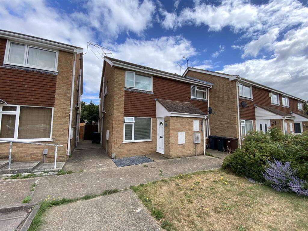 2 bed Detached for rent in Great Chart. From Martins Estates - Ashford