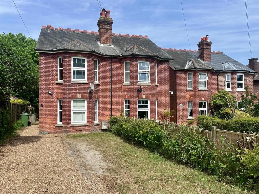 3 bed Detached for rent in Tunbridge Wells. From Martins Estates - Ashford 3 bed Detached for rent in Tunbridge Wells. From Martins Estates - Ashford