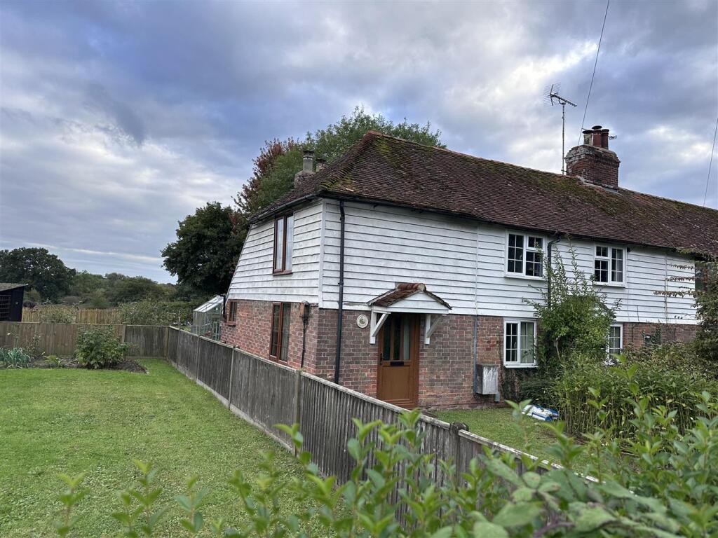 2 bed Detached for rent in Bethersden. From Martins Estates - Ashford
