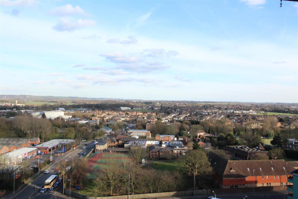 2 bed Apartment for rent in Ashford. From Martins Estates - Ashford
