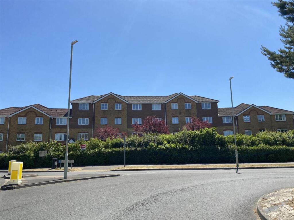 2 bed 1st Floor Flat for rent in Ashford. From Martins Estates - Ashford