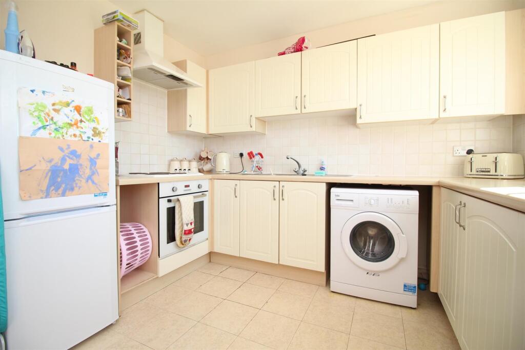 2 bed 1st Floor Flat for rent in Ashford. From Martins Estates - Ashford 2 bed 1st Floor Flat for rent in Ashford. From Martins Estates - Ashford