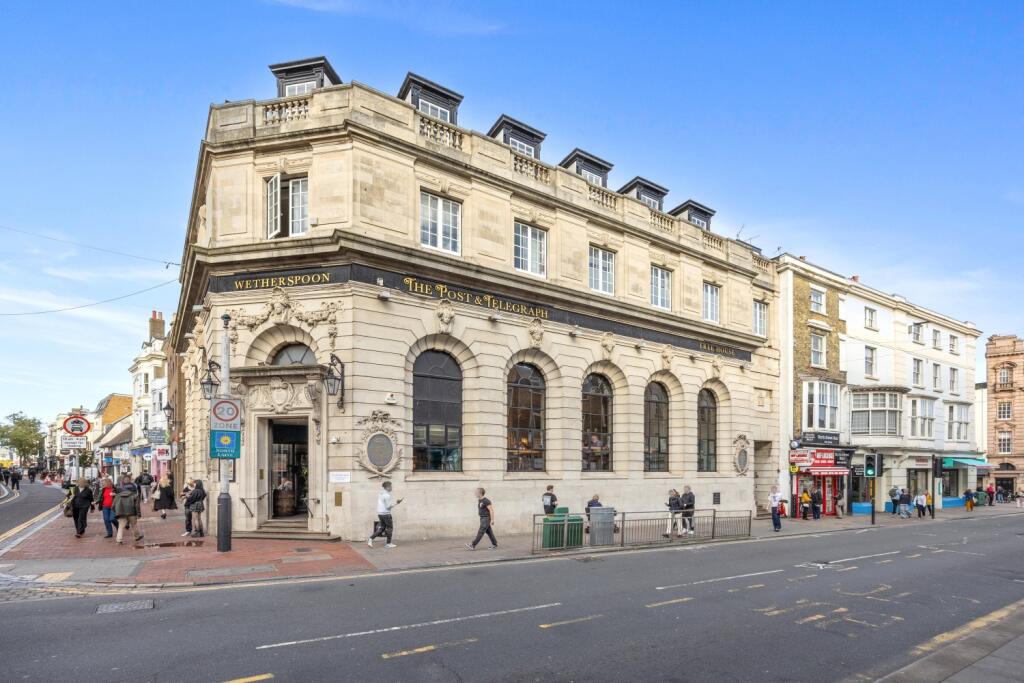 1 bed 1st Floor Flat for rent in Brighton and Hove. From Massey Residential Lettings - Hove