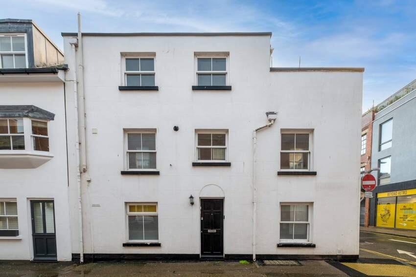 3 bed Semi Detached for rent in Brighton and Hove. From Massey Residential Lettings - Hove 3 bed Semi Detached for rent in Brighton and Hove. From Massey Residential Lettings - Hove