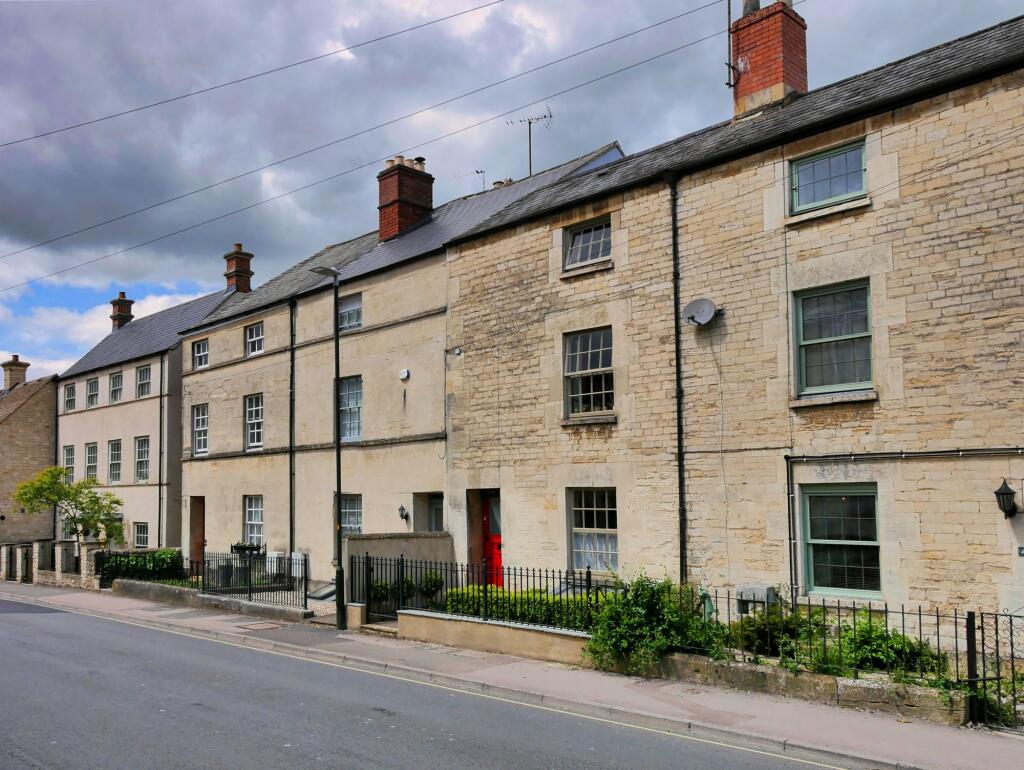 4 bed Mid Terraced House for rent in Cirencester. From Moore Allen & Innocent - Cirencester