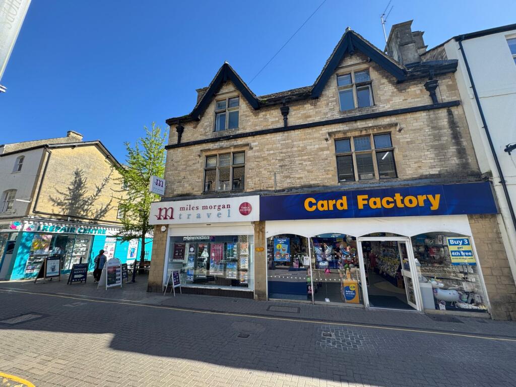 2 bed 1st Floor Flat for rent in Cirencester. From Moore Allen & Innocent - Cirencester