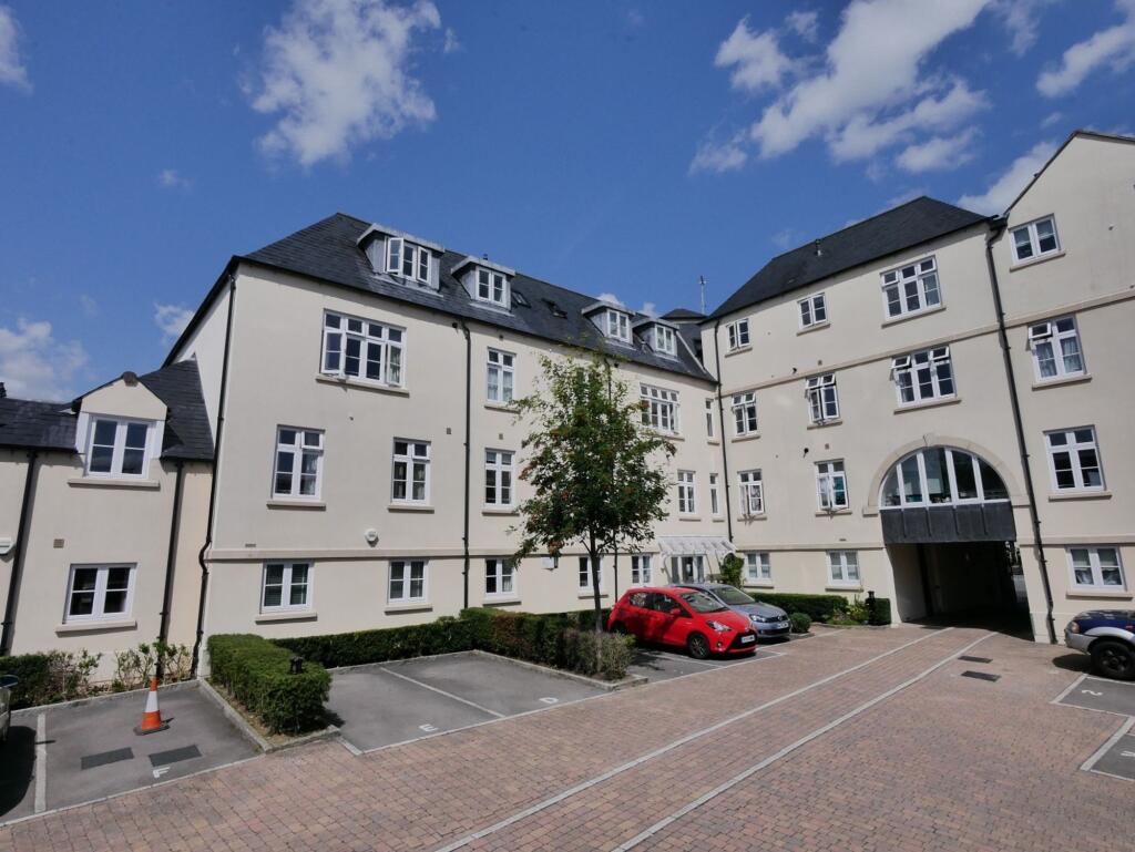 2 bed 1st Floor Flat for rent in Cirencester. From Moore Allen & Innocent - Cirencester