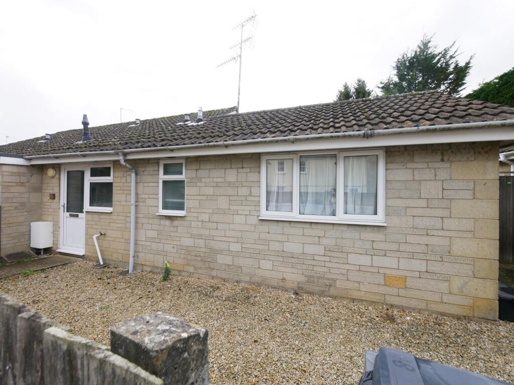 1 bed Detached bungalow for rent in Stratton. From Moore Allen & Innocent - Cirencester