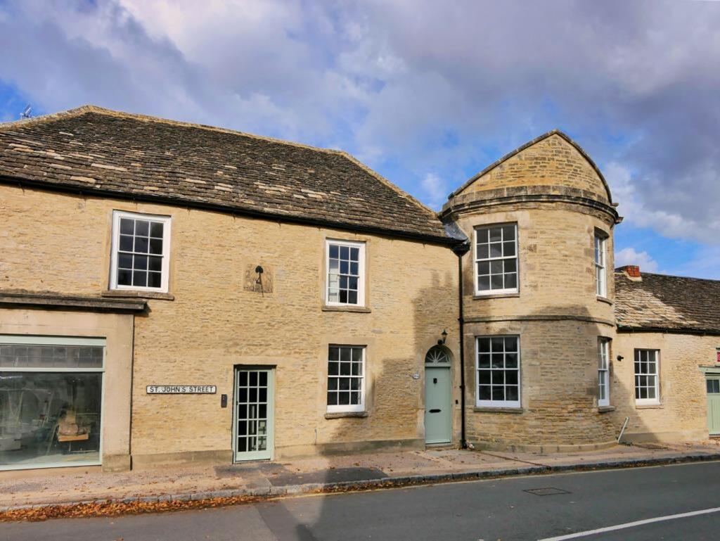 2 bed 1st Floor Flat for rent in Lechlade-on-Thames. From Moore Allen & Innocent - Cirencester