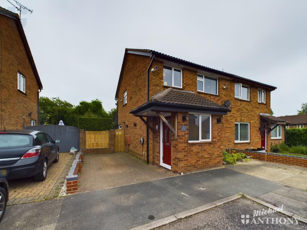 3 bed Semi Detached for rent in Aylesbury. From Michael Anthony - Aylesbury