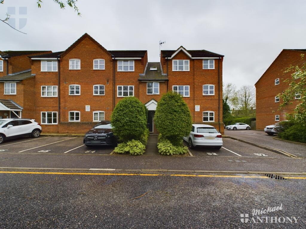 2 bed 1st Floor Flat for rent in Aylesbury. From Michael Anthony - Aylesbury
