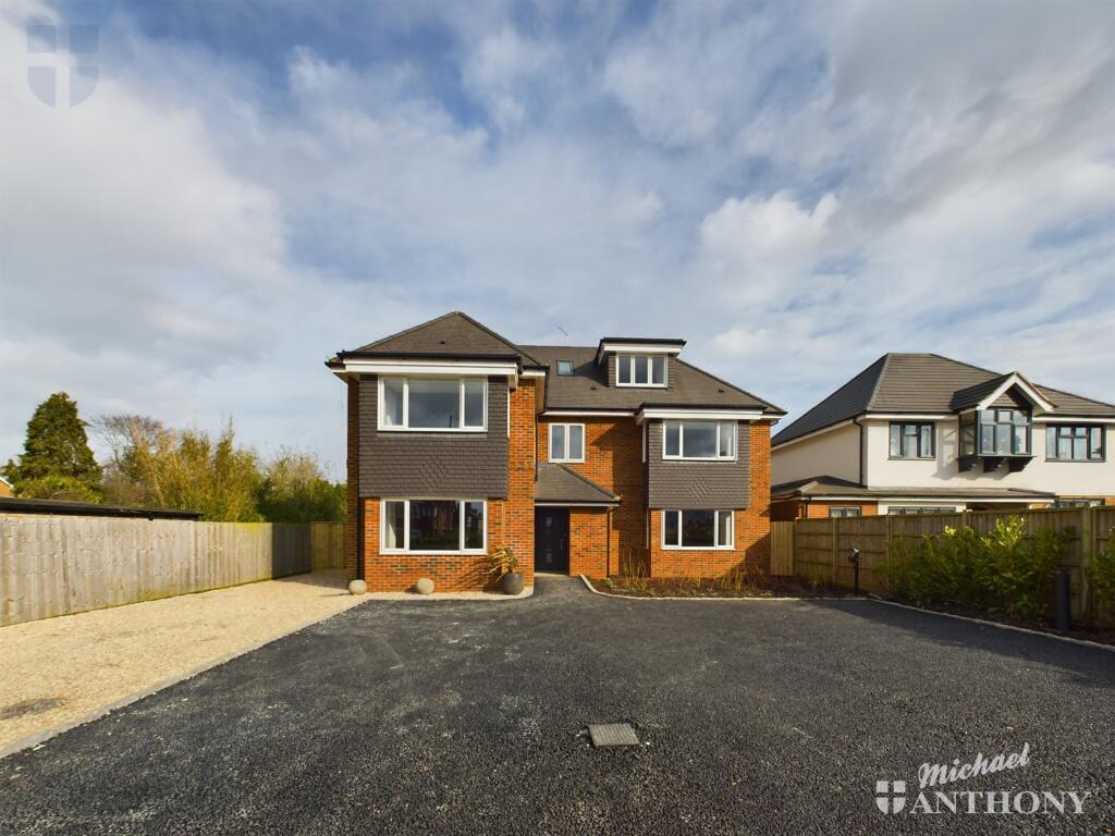 2 bed 1st Floor Flat for rent in Aylesbury. From Michael Anthony - Aylesbury