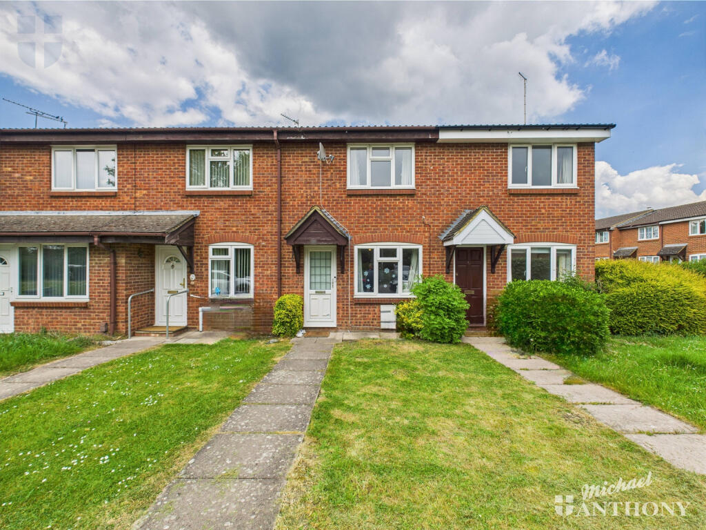 2 bed Mid Terraced House for rent in Aylesbury. From Michael Anthony - Aylesbury