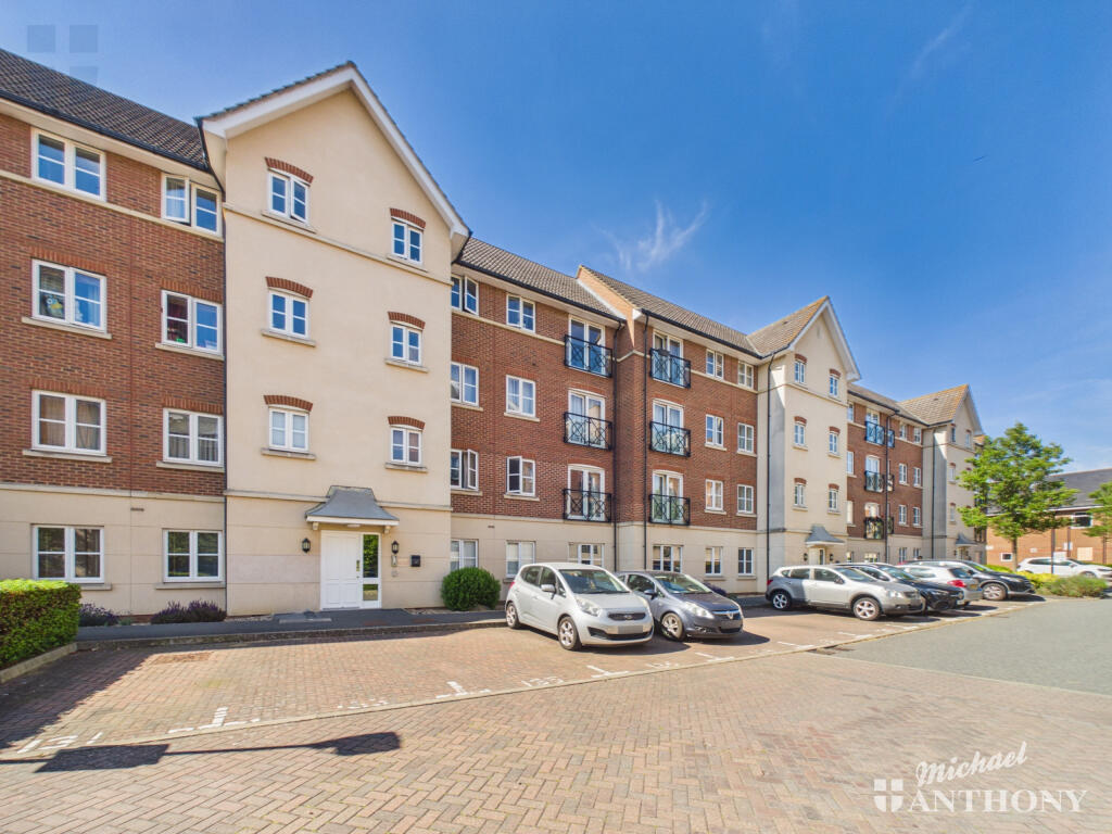 2 bed 1st Floor Flat for rent in Aylesbury. From Michael Anthony - Aylesbury