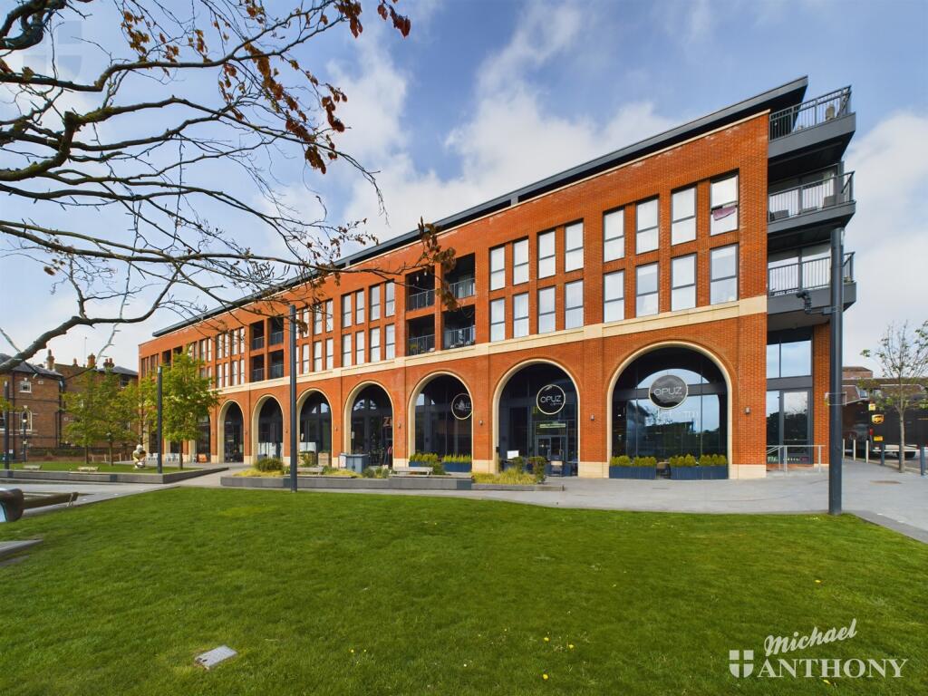 2 bed 1st Floor Flat for rent in Aylesbury. From Michael Anthony - Aylesbury