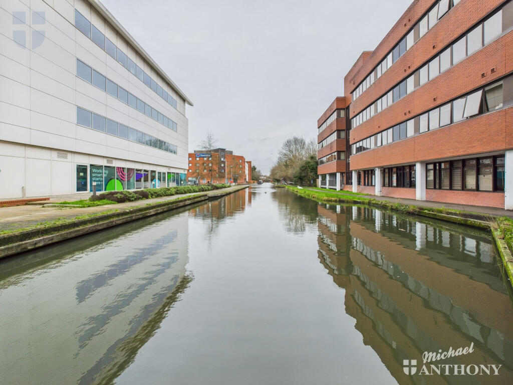 2 bed 1st Floor Flat for rent in Aylesbury. From Michael Anthony - Aylesbury