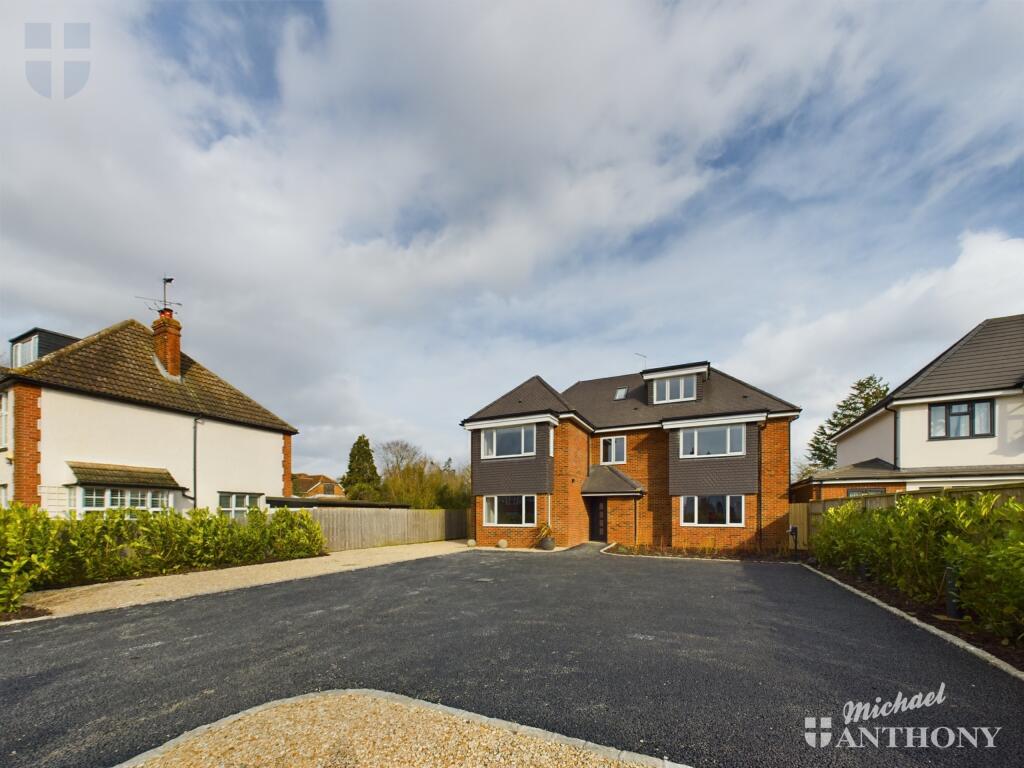 2 bed 1st Floor Flat for rent in Aylesbury. From Michael Anthony - Aylesbury