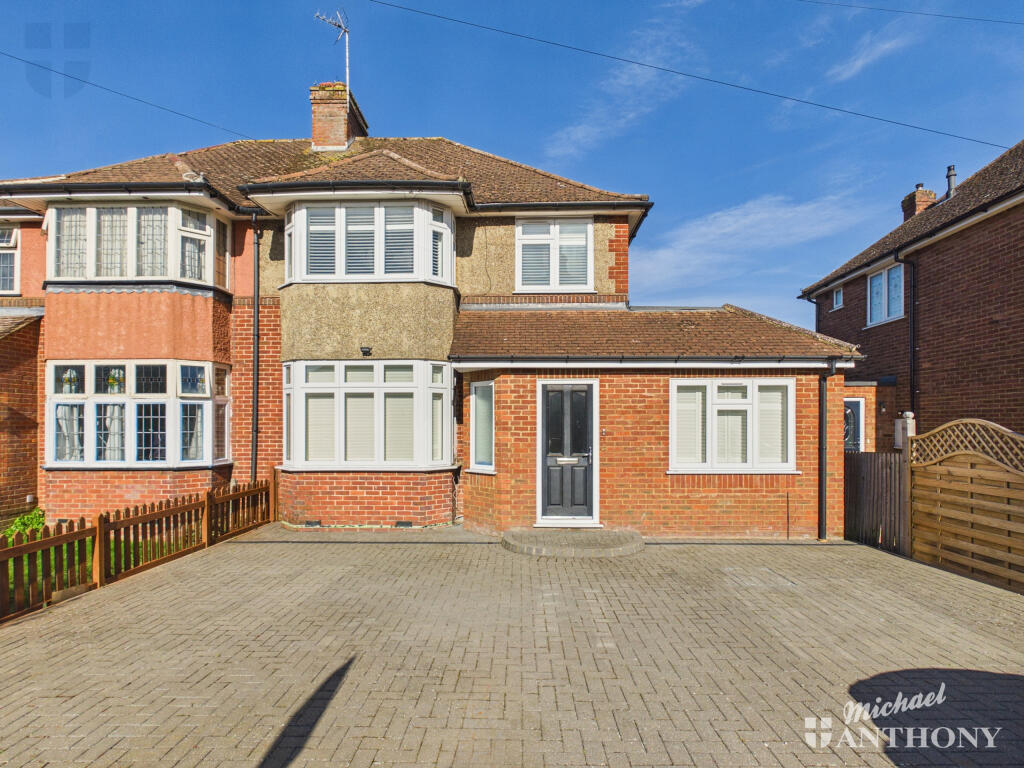 3 bed Semi Detached for rent in Aylesbury. From Michael Anthony - Aylesbury 3 bed Semi Detached for rent in Aylesbury. From Michael Anthony - Aylesbury