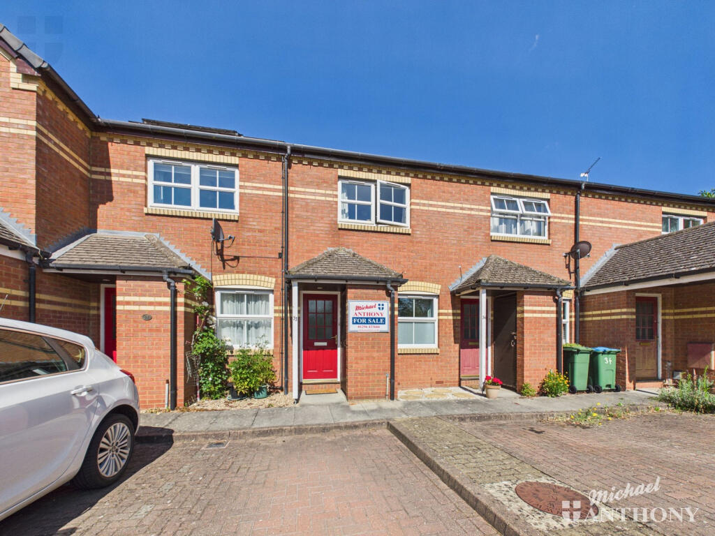 2 bed Mid Terraced House for rent in Aylesbury. From Michael Anthony - Aylesbury