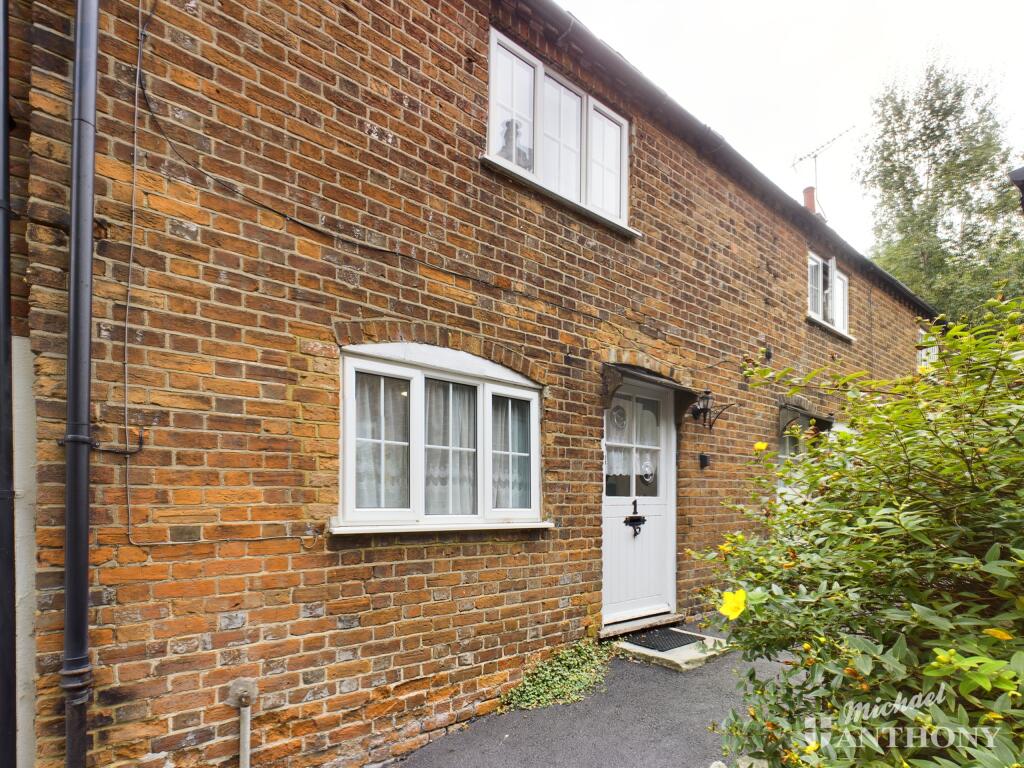 1 bed Cottage for rent in Aylesbury. From Michael Anthony - Aylesbury