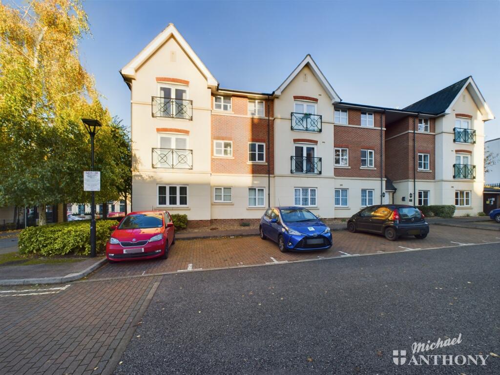 2 bed 1st Floor Flat for rent in Aylesbury. From Michael Anthony - Aylesbury