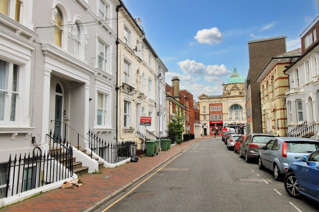 1 bed Apartment for rent in Tunbridge Wells. From Michael Brooker - Crowborough