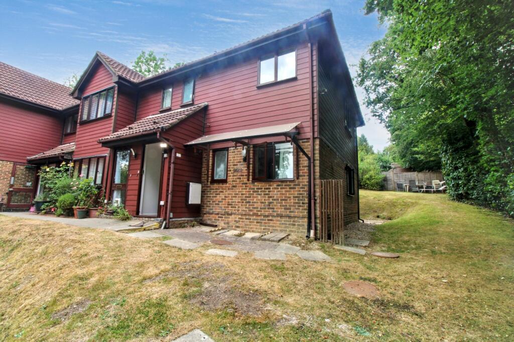 2 bed Apartment for rent in Crowborough. From Michael Brooker - Crowborough