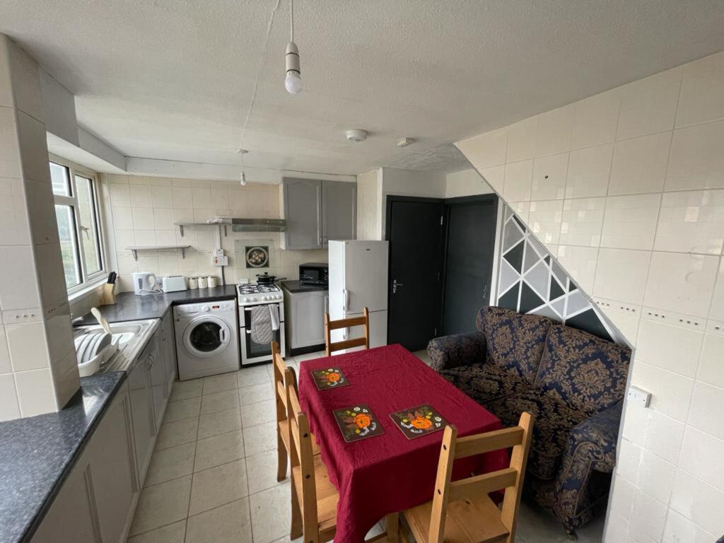 1 bed House Share for rent in Bateman's Green. From Midland Housing Ltd - Birmingham 1 bed House Share for rent in Bateman's Green. From Midland Housing Ltd - Birmingham
