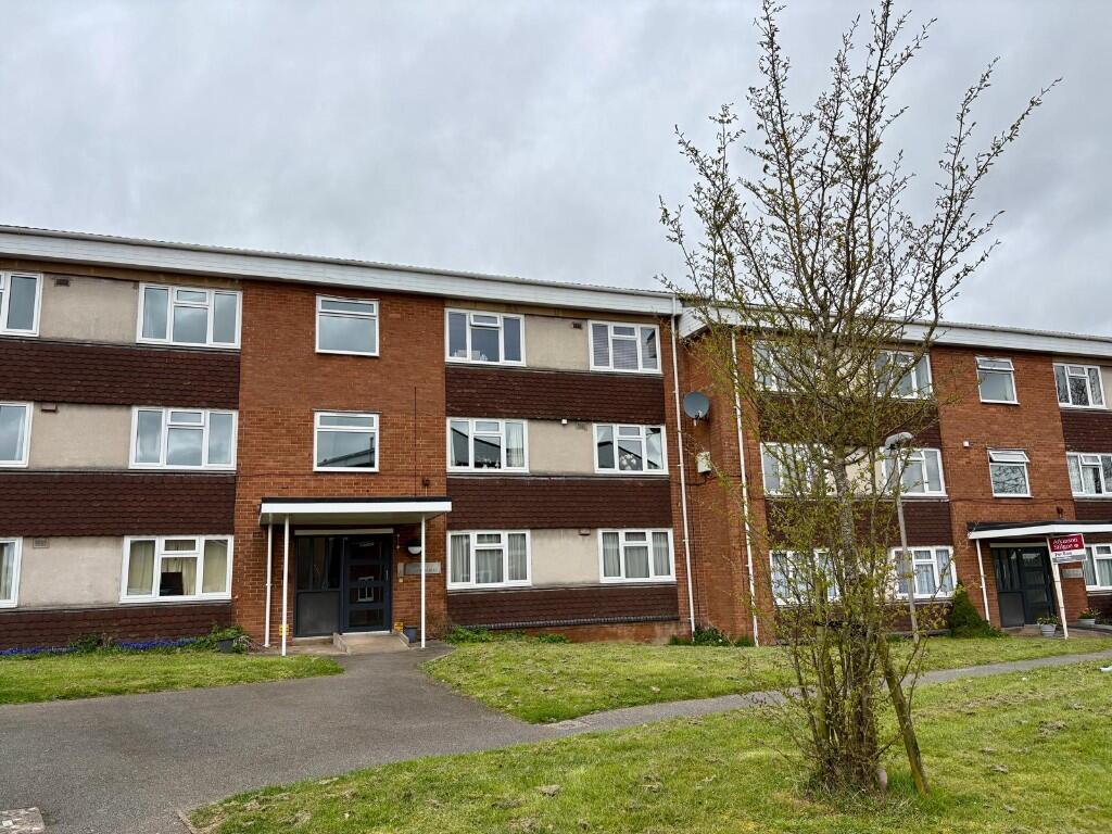 2 bed 1st Floor Flat for rent in Kenilworth. From MayChild - Kenilworth