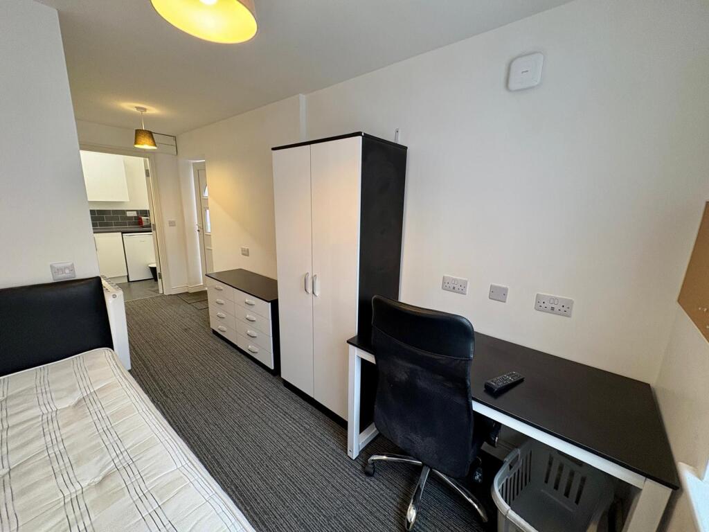 3 bed Studio for rent in Coventry. From MayChild - Kenilworth