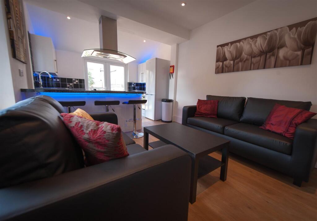 5 bed Mid Terraced House for rent in Canterbury. From Miles & Barr - Canterbury