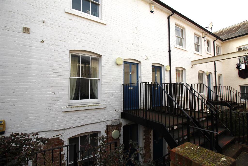3 bed Mid Terraced House for rent in Canterbury. From Miles & Barr - Canterbury