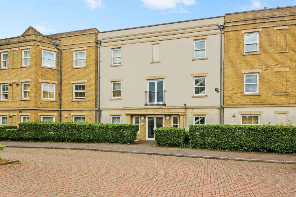 2 bed 1st Floor Flat for rent in Chartham. From Miles & Barr - Canterbury 2 bed 1st Floor Flat for rent in Chartham. From Miles & Barr - Canterbury