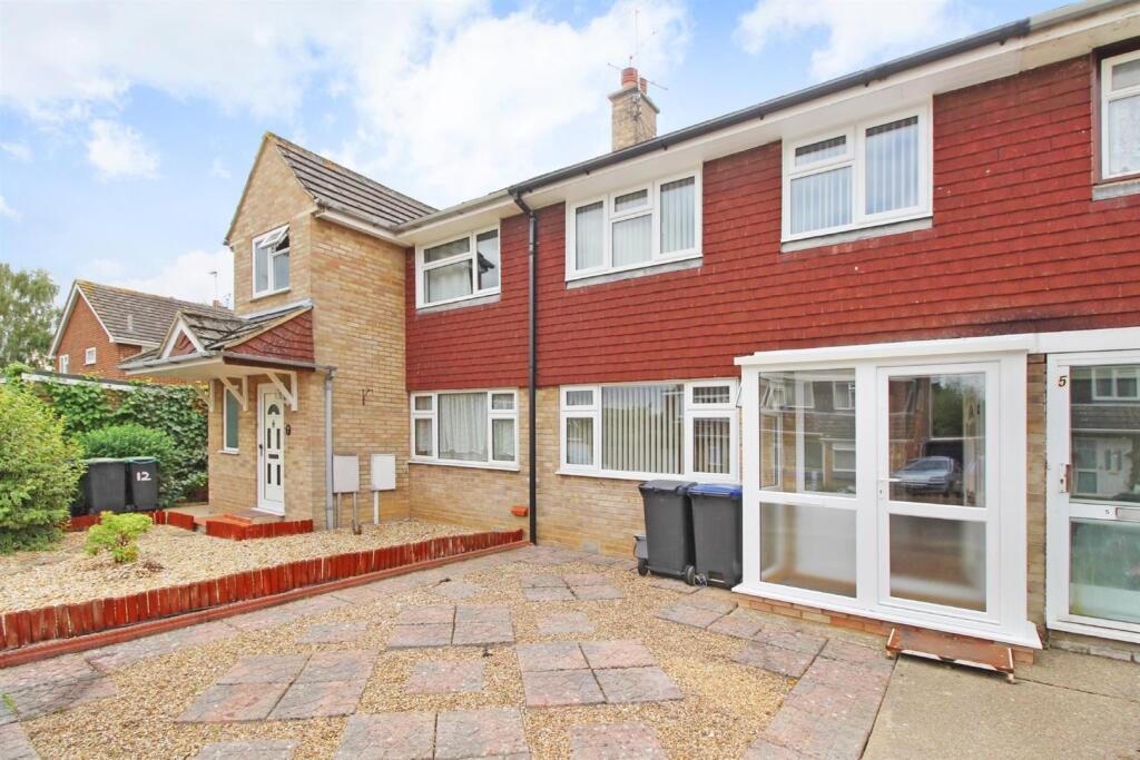 3 bed Mid Terraced House for rent in Rough Common. From Miles & Barr - Canterbury 3 bed Mid Terraced House for rent in Rough Common. From Miles & Barr - Canterbury
