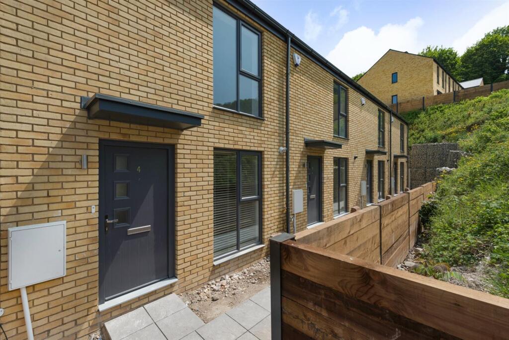 3 bed Mid Terraced House for rent in Dover. From Miles & Barr - Canterbury 3 bed Mid Terraced House for rent in Dover. From Miles & Barr - Canterbury