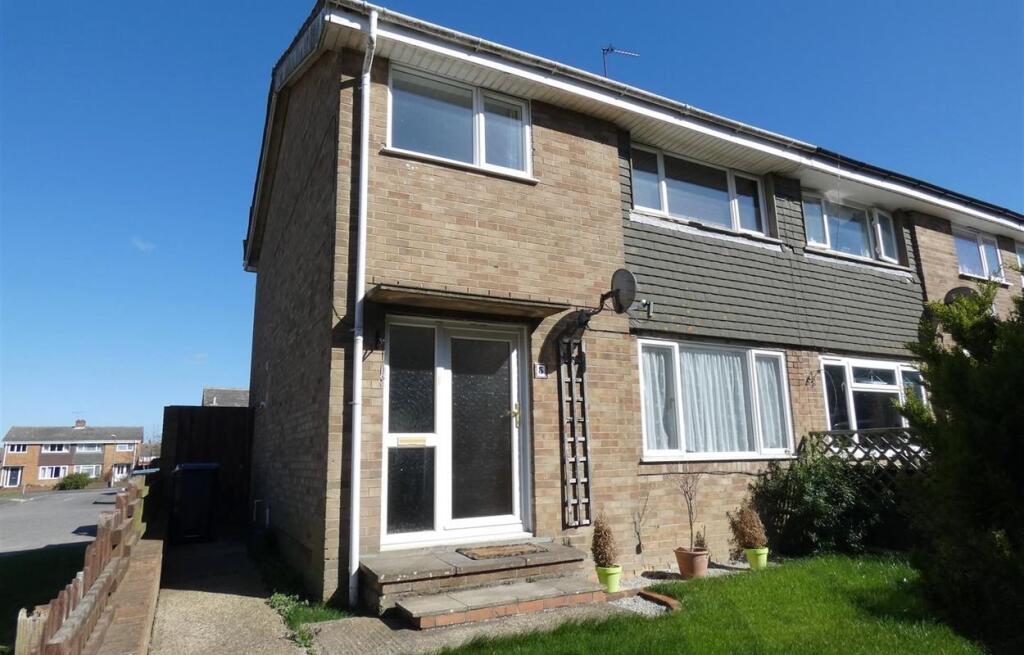 3 bed End of Terrace for rent in Aylesham. From Miles & Barr - Canterbury 3 bed End of Terrace for rent in Aylesham. From Miles & Barr - Canterbury
