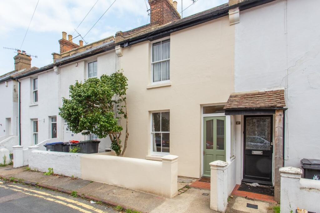 3 bed Mid Terraced House for rent in Canterbury. From Miles & Barr - Canterbury