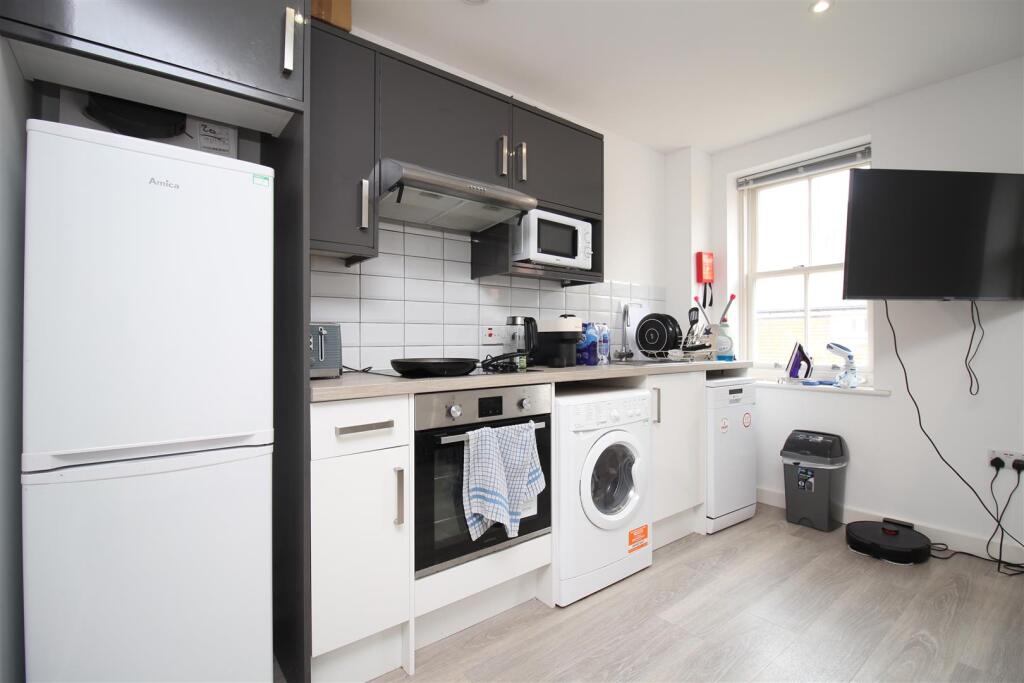 4 bed 1st Floor Flat for rent in Canterbury. From Miles & Barr - Canterbury