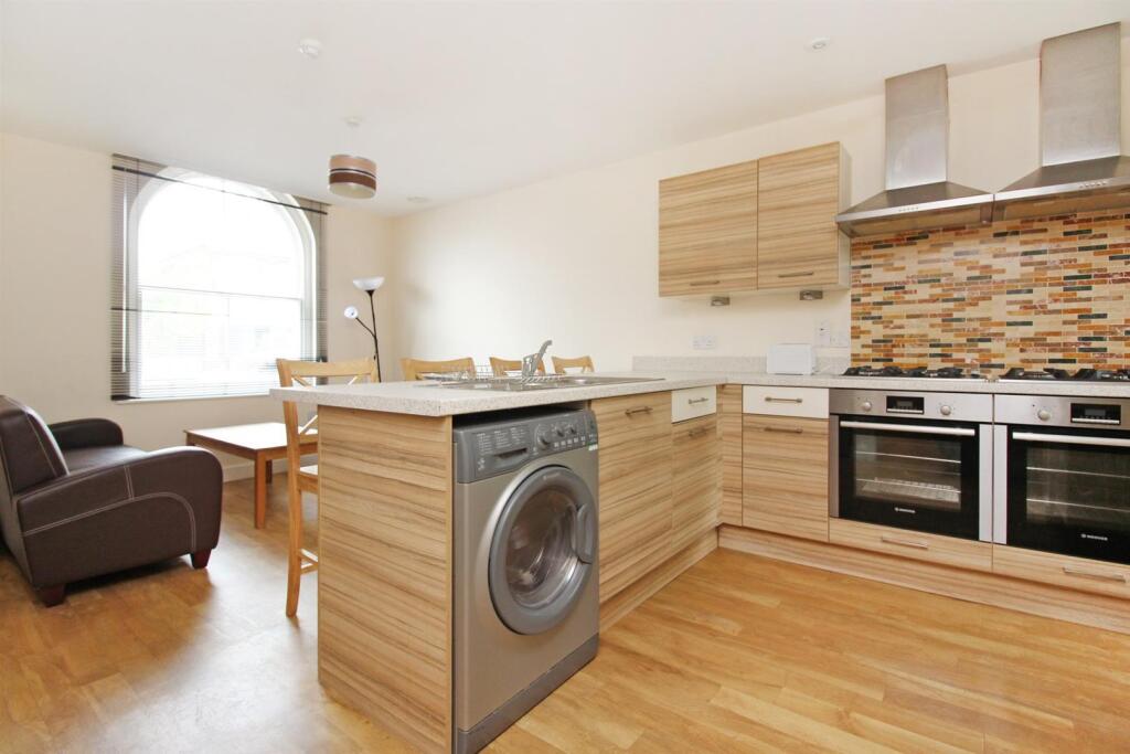 6 bed Mid Terraced House for rent in Canterbury. From Miles & Barr - Canterbury