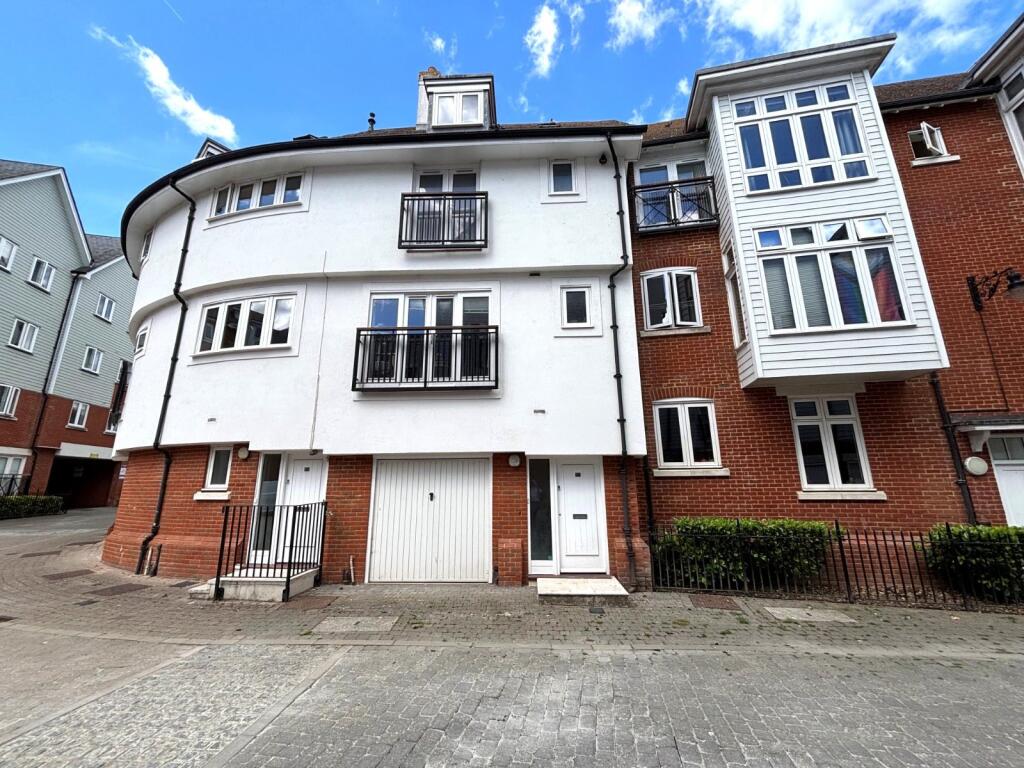 3 bed Mid Terraced House for rent in Canterbury. From Miles & Barr - Canterbury 3 bed Mid Terraced House for rent in Canterbury. From Miles & Barr - Canterbury