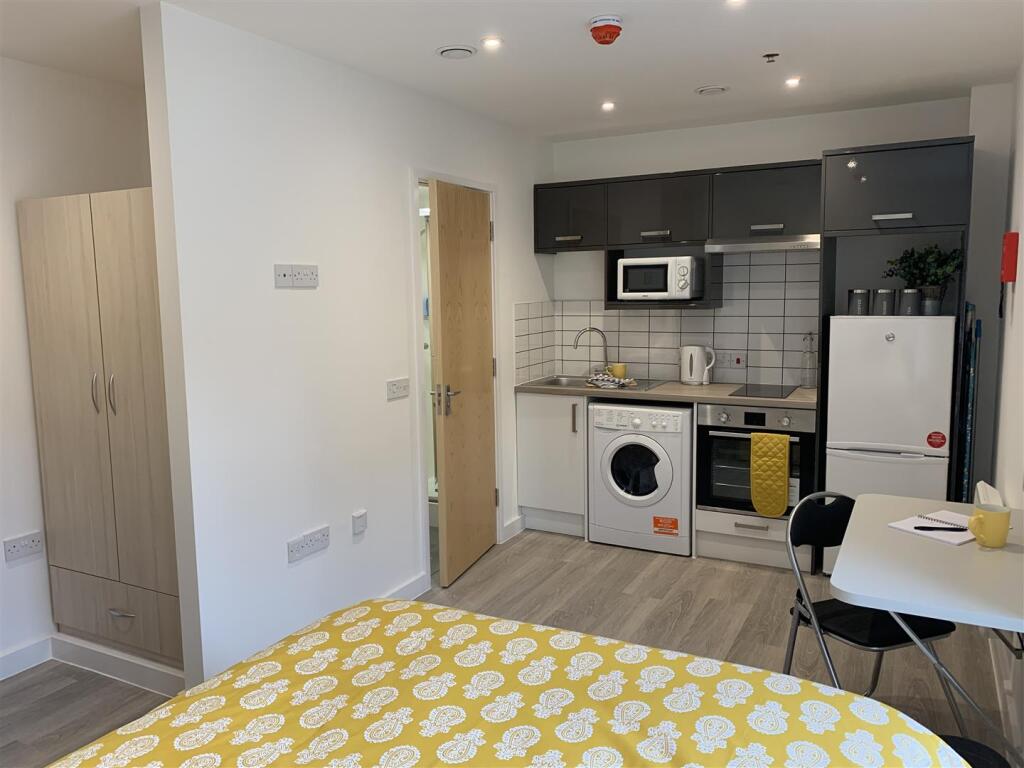 4 bed 1st Floor Flat for rent in Canterbury. From Miles & Barr - Canterbury 4 bed 1st Floor Flat for rent in Canterbury. From Miles & Barr - Canterbury