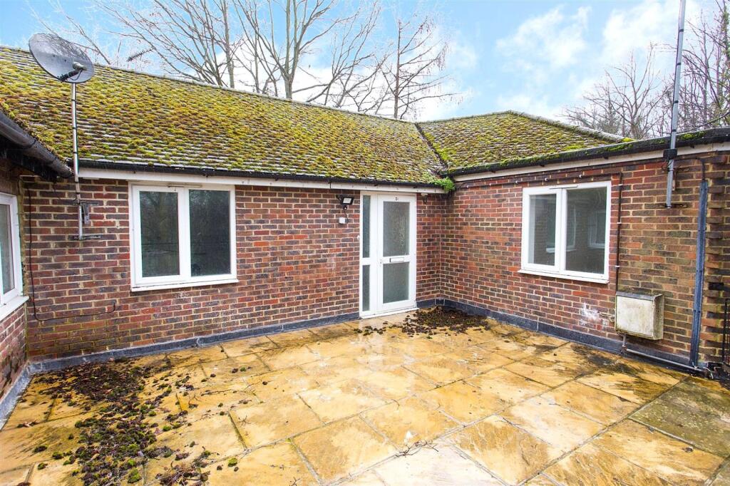 3 bed 1st Floor Flat for rent in Tyler Hill. From Miles & Barr - Canterbury 3 bed 1st Floor Flat for rent in Tyler Hill. From Miles & Barr - Canterbury
