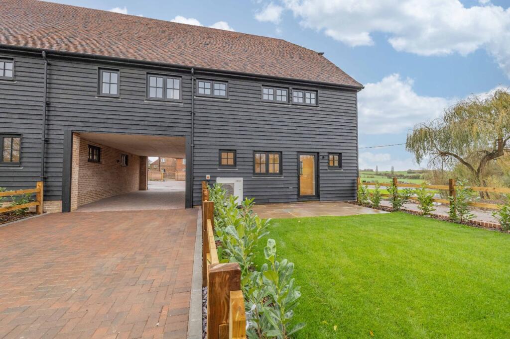 4 bed Semi Detached for rent in Hoath. From Miles & Barr - Canterbury 4 bed Semi Detached for rent in Hoath. From Miles & Barr - Canterbury