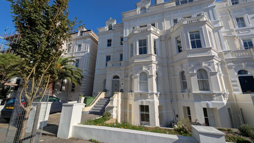 2 bed 1st Floor Flat for rent in Folkestone. From Miles & Barr - Dover