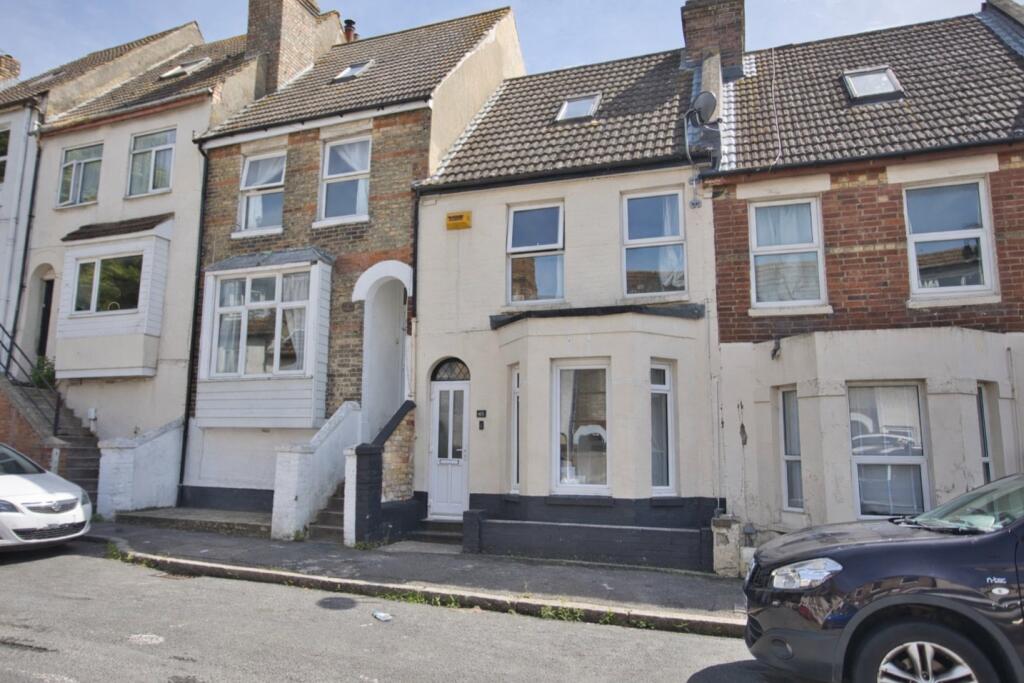 3 bed Mid Terraced House for rent in Folkestone. From Miles & Barr - Dover 3 bed Mid Terraced House for rent in Folkestone. From Miles & Barr - Dover
