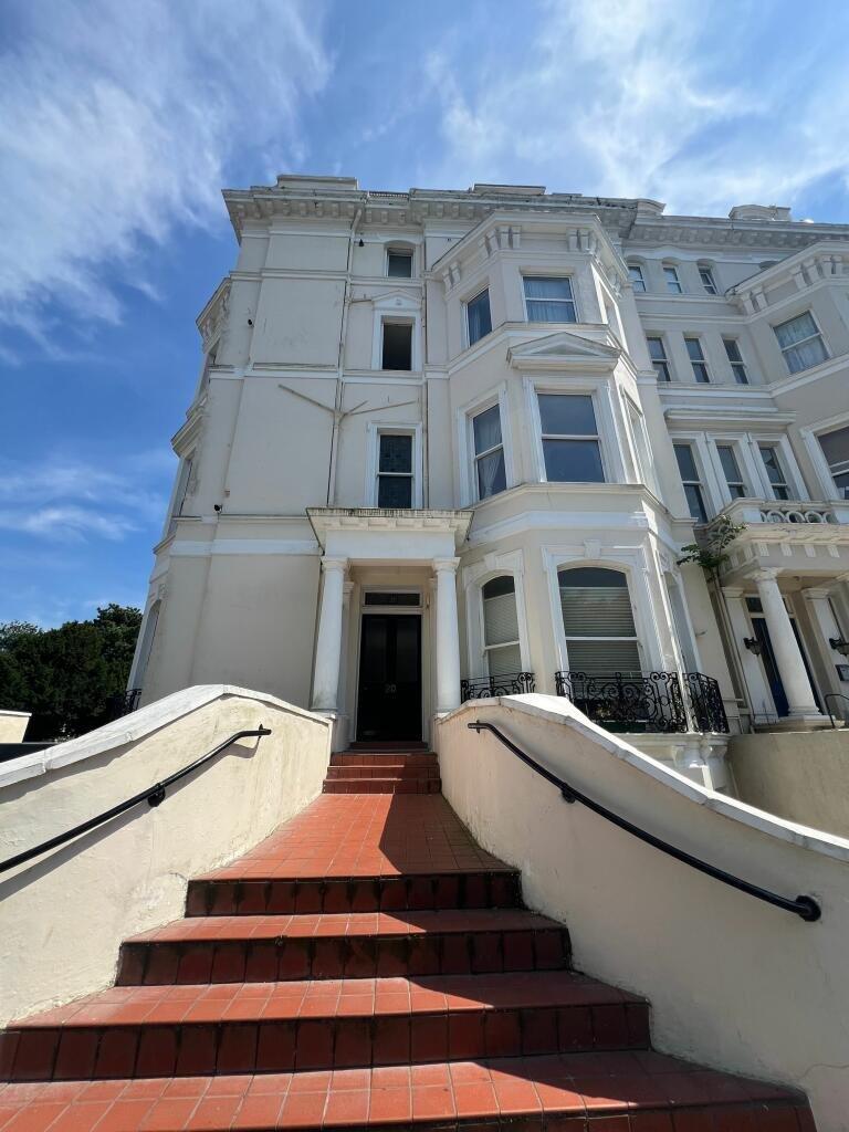 2 bed Penthouse for rent in Folkestone. From Miles & Barr - Dover 2 bed Penthouse for rent in Folkestone. From Miles & Barr - Dover