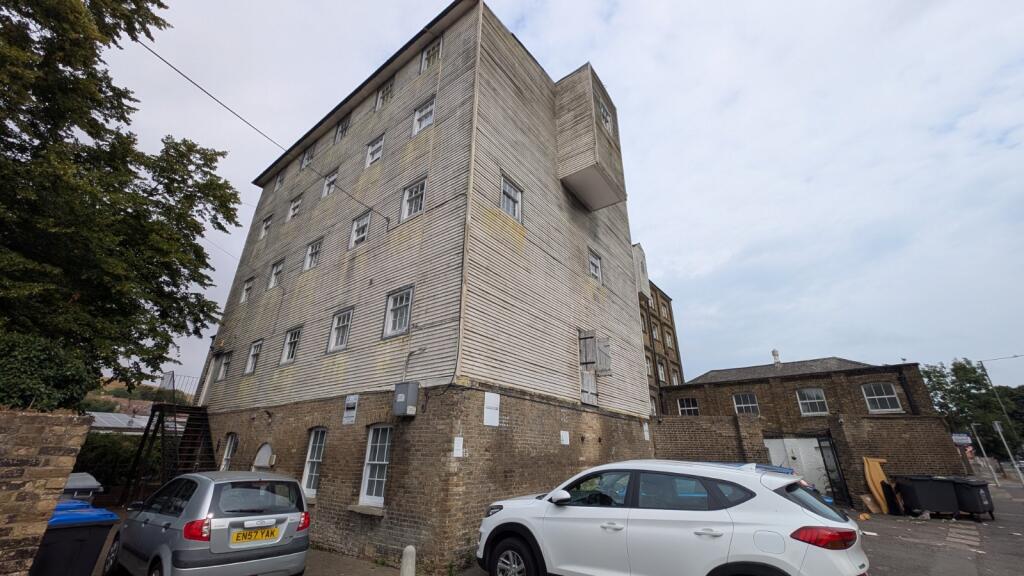 2 bed 1st Floor Flat for rent in Dover. From Miles & Barr - Dover 2 bed 1st Floor Flat for rent in Dover. From Miles & Barr - Dover