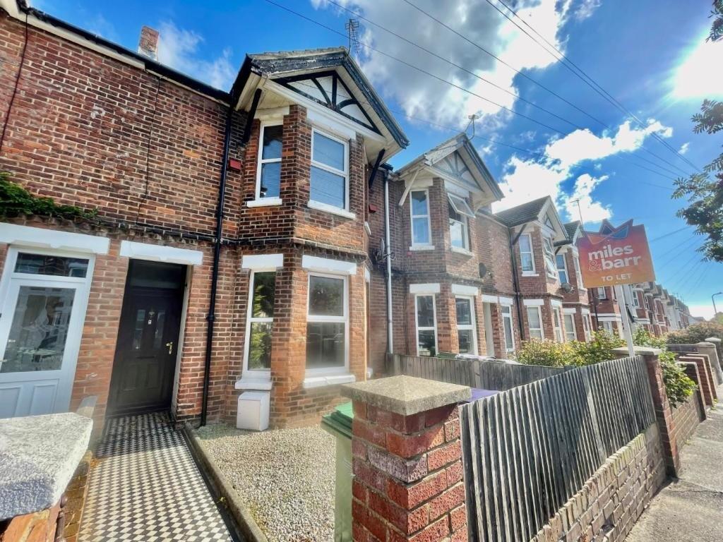 3 bed Mid Terraced House for rent in Folkestone. From Miles & Barr - Dover